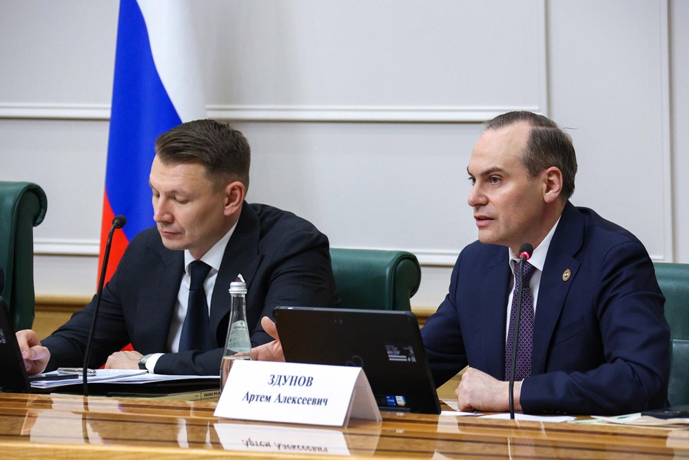 Артем Здунов выступил с докладом от губернаторского корпуса. Артем Здунов выступил с докладом от губернаторского корпуса.