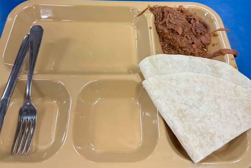 Фотография, опубликованная морским пехотинцем США, находящимся на борту эсминца USS Tripoli