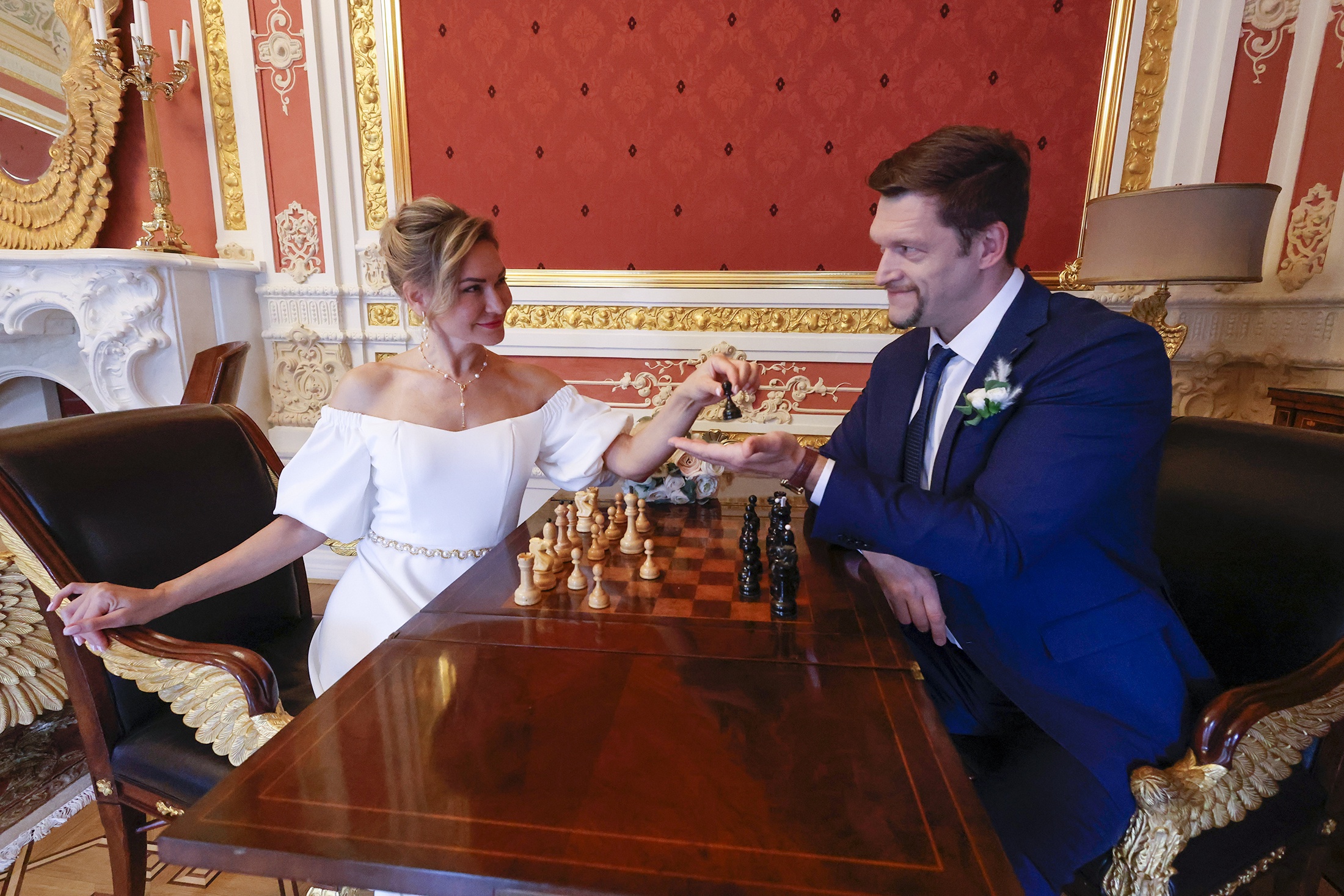 Людмила и Станислав Паулаускас в Музее шахмат на Гоголевском бульваре сыграли партию и свадьбу.