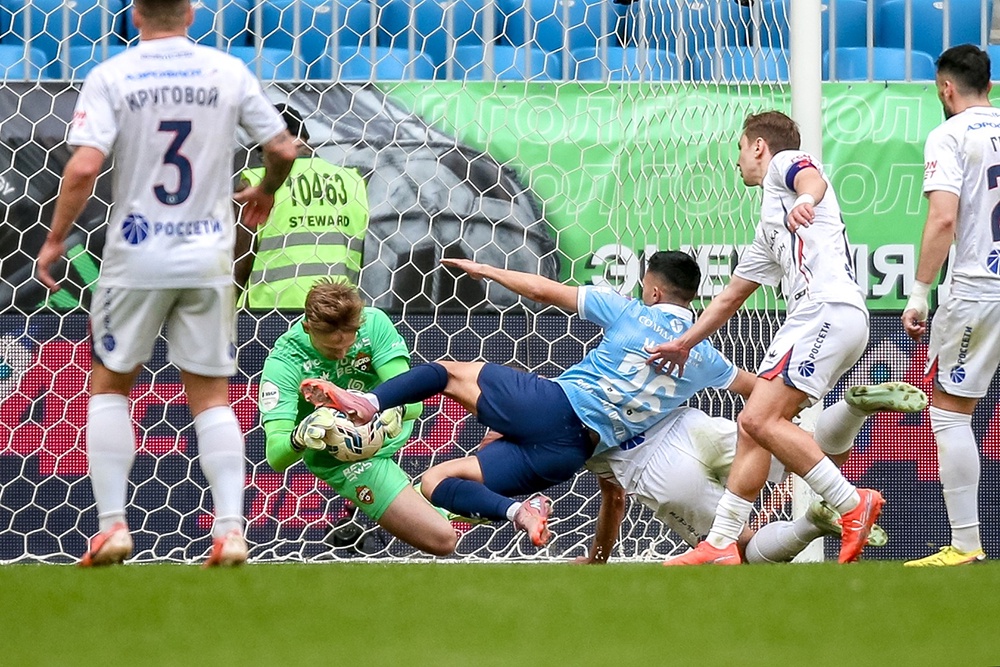 Игроки "Крыльев Советов" тревожили вратаря соперников чаще, чем это получалось у ЦСКА