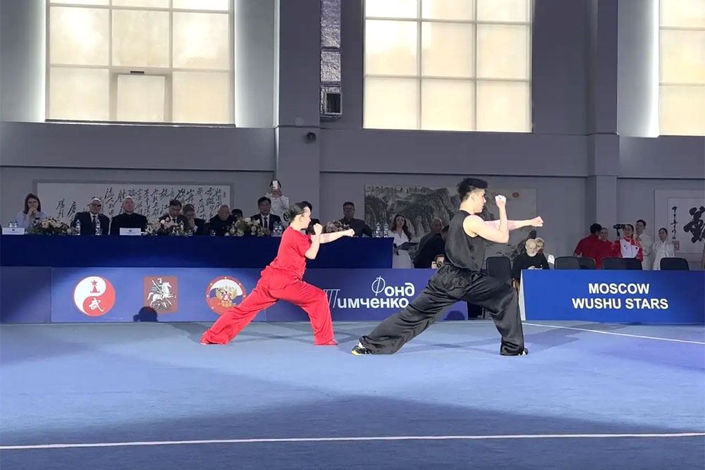 Спортсмены соревнуются по различным направлениям и стилям: таолу, кунгфу и саньда.