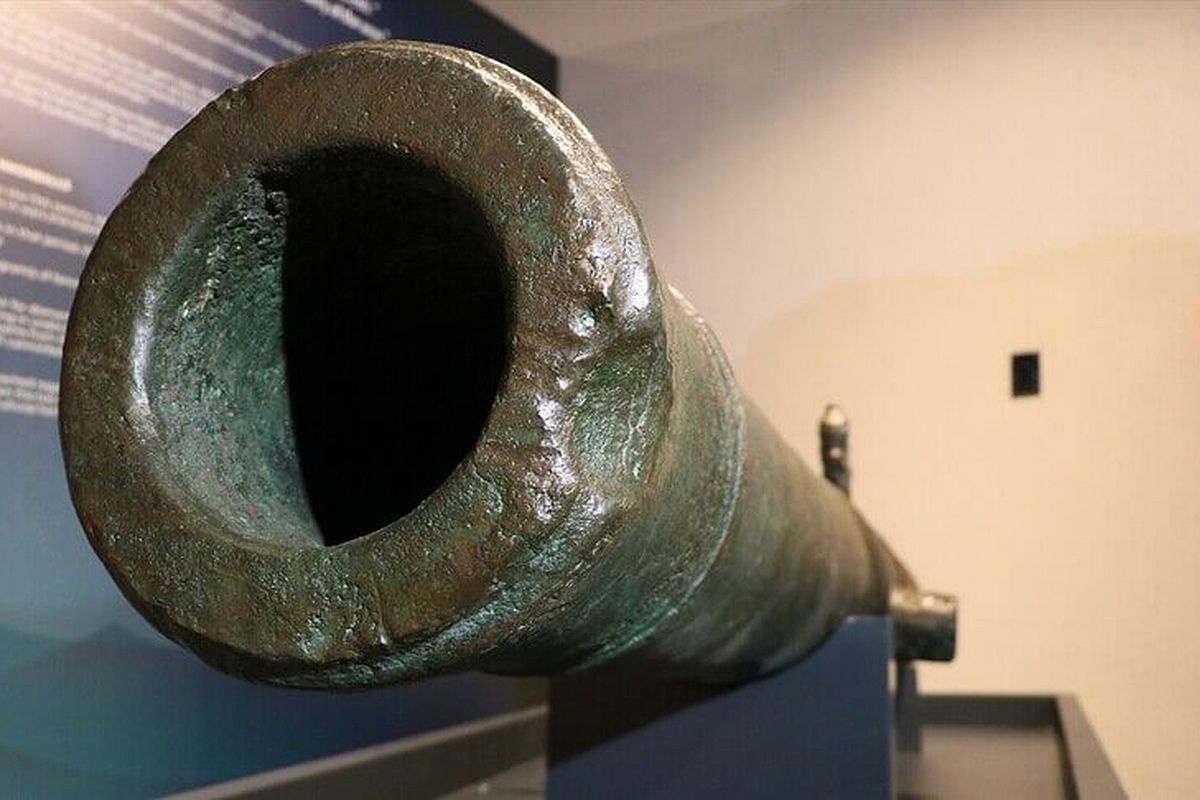 Орудие XVII века обнаружили не на раскопках и не на морском дне, а внутри современного корабля.