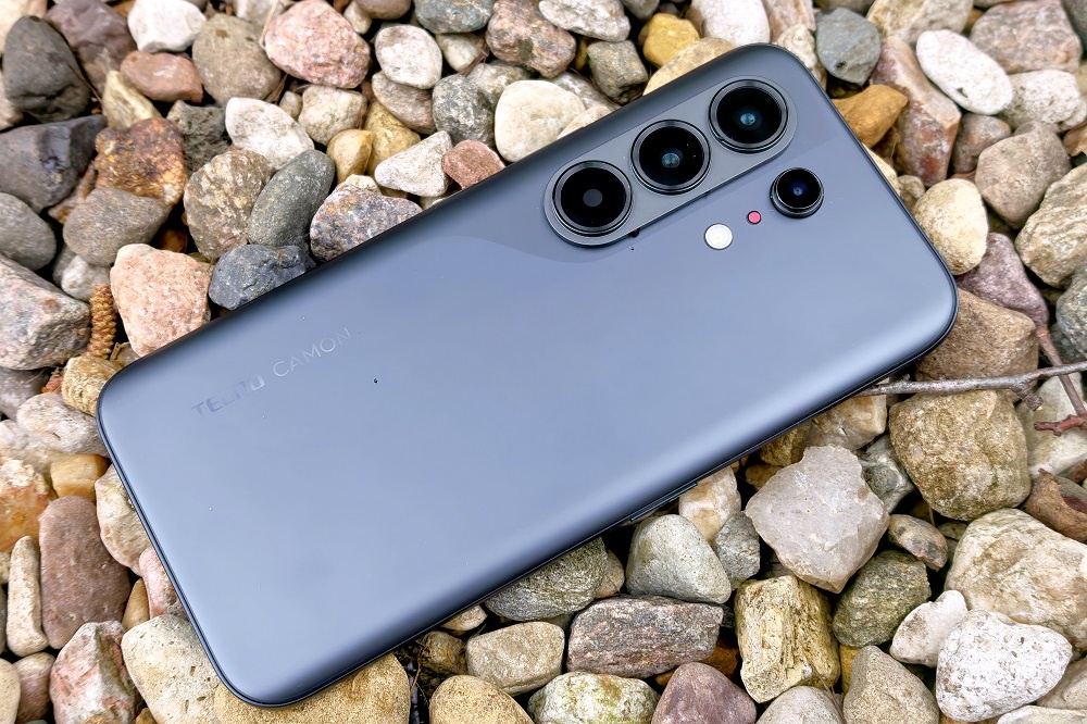 TECNO CAMON 50 Ultra 5G - максимально универсальный девайс, который одинаково хорош и дома, и на работе.