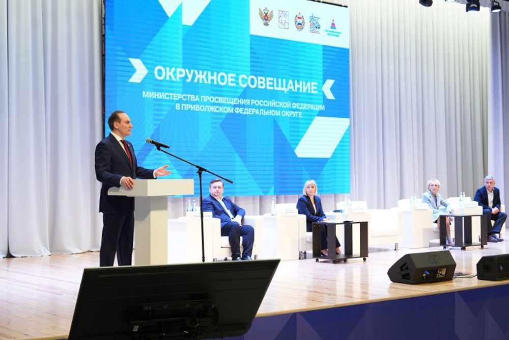 Артем Здунов напомнил, что установки на семью и многодетность должны закладываться с детских лет. Артем Здунов напомнил, что установки на семью и многодетность должны закладываться с детских лет.
