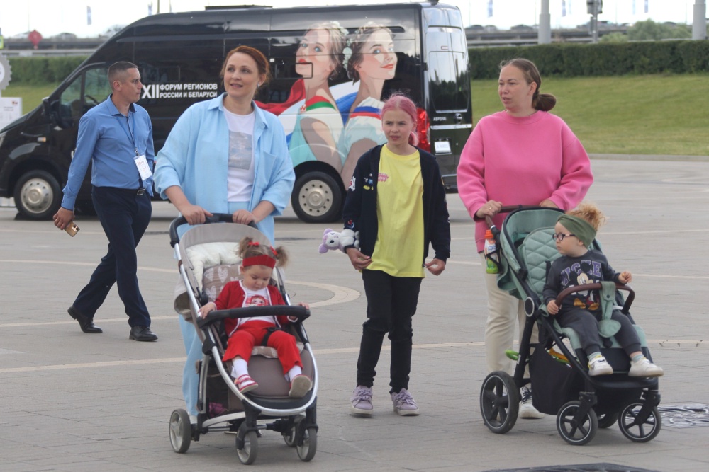 Среди тем, по которым жители Беларуси и России обращаются в Постоянный Комитет, есть вопросы проведения мероприятий для детей и молодежи. 