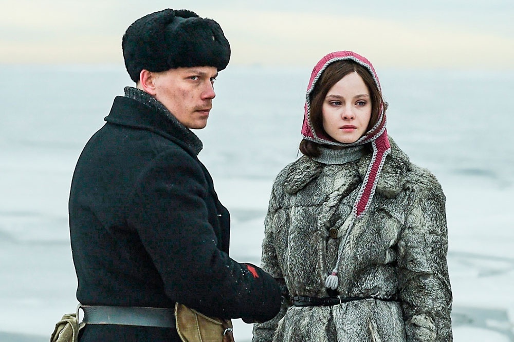 Актеры Роман Евдокимов и Ксения Трейстер в фильме-открытии 48-го ММКФ "Ангелы Ладоги" играют влюбленных.