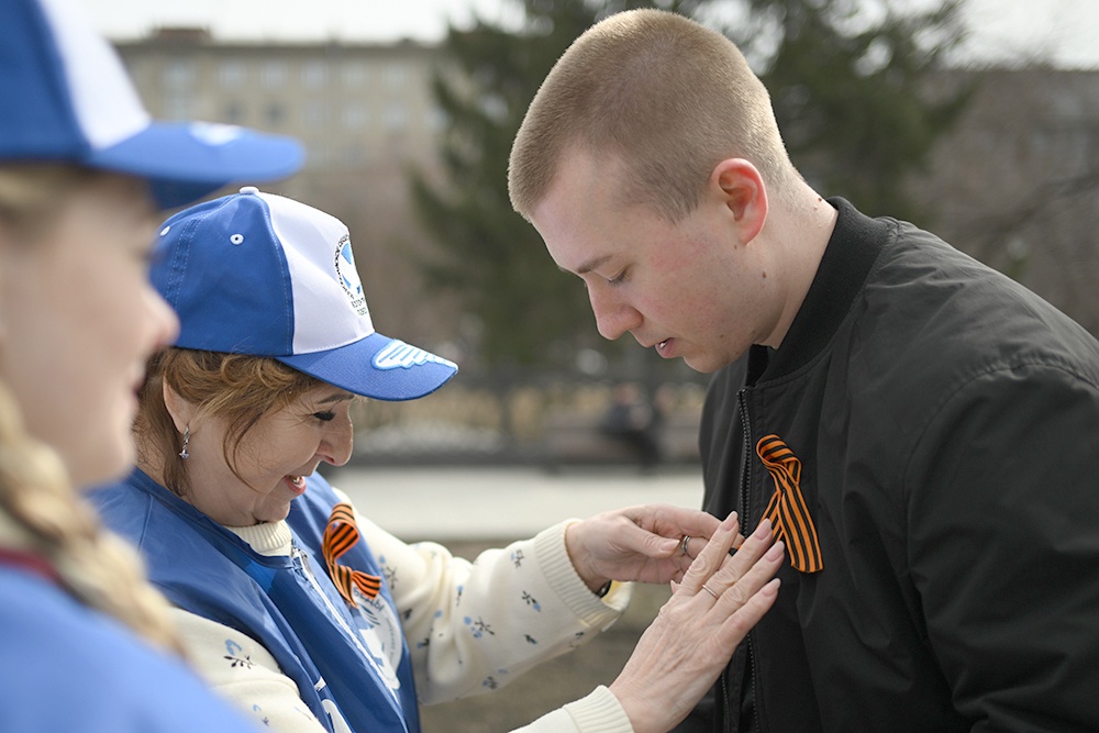Георгиевские ленточки можно получить на 8 тысячах площадках по всей стране.