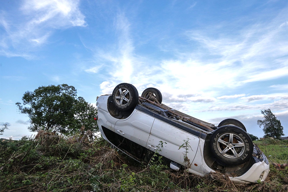Попытки уйти от столкновения, вместо того чтобы тормозить, нередко оборачиваются такими авариями.