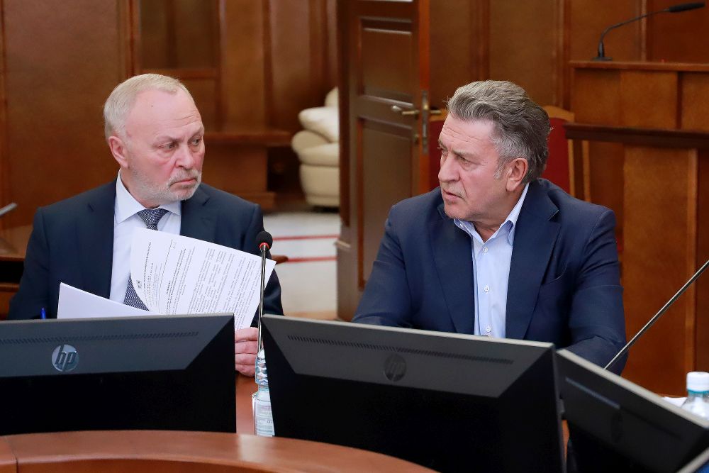 Андрей Шимкив (справа): Наш закон о наказах избирателей востребован и работает Андрей Шимкив (справа): Наш закон о наказах избирателей востребован и работает