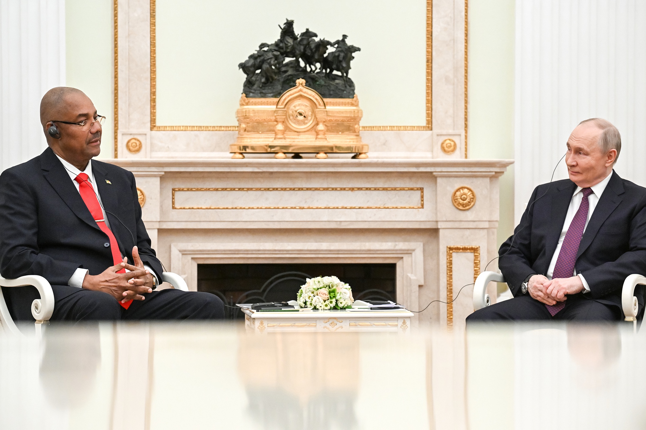 Владимир Путин и Патрик Эрмини обсудили развитие двустороннего сотрудничества в разных сферах.