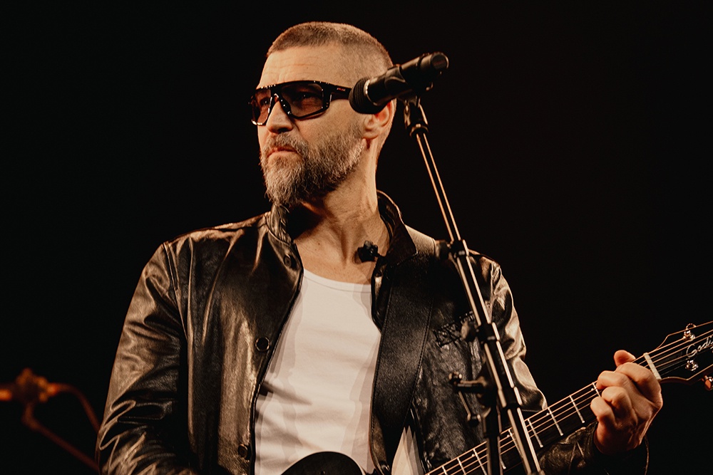 Владимир Кристовский написал для этого концерта несколько новых песен. Одна из них - "Настя" - посвящена известной актрисе.