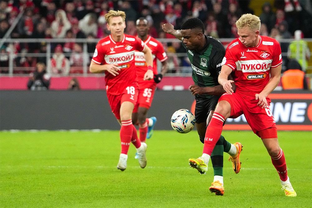 Лучшего бомбардира РПЛ Джона Кордобу спартаковцы сдержали, но все равно уступили "Краснодару".