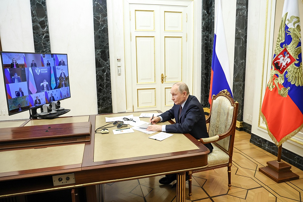 На совещании Владимир Путин назвал ключевой задачей  повышение уровня жизни в Арктике.