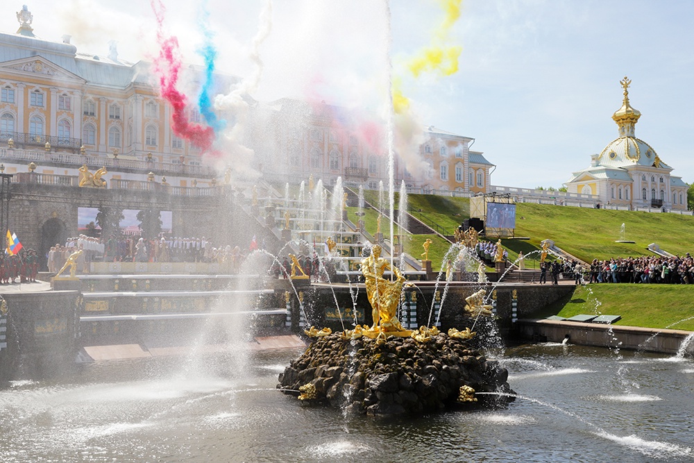 Мужественный "Самсон" - один из самых узнаваемых и любимых посетителями фонтанов Петергофа. 