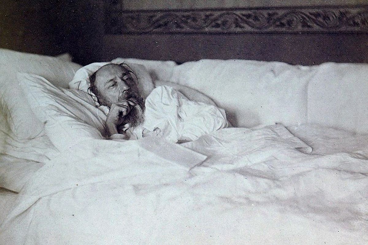 Николай Некрасов в постели. Фото 1876 года. В этот период у него был диагностирован рак, потребовавшей срочной операции.