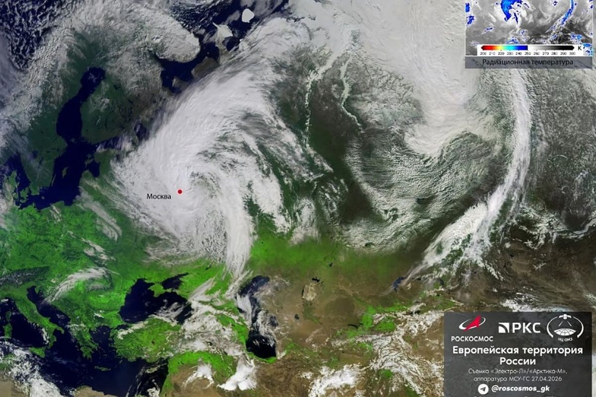 Вот такой снежный вихрь над Москвой виден из космоса.