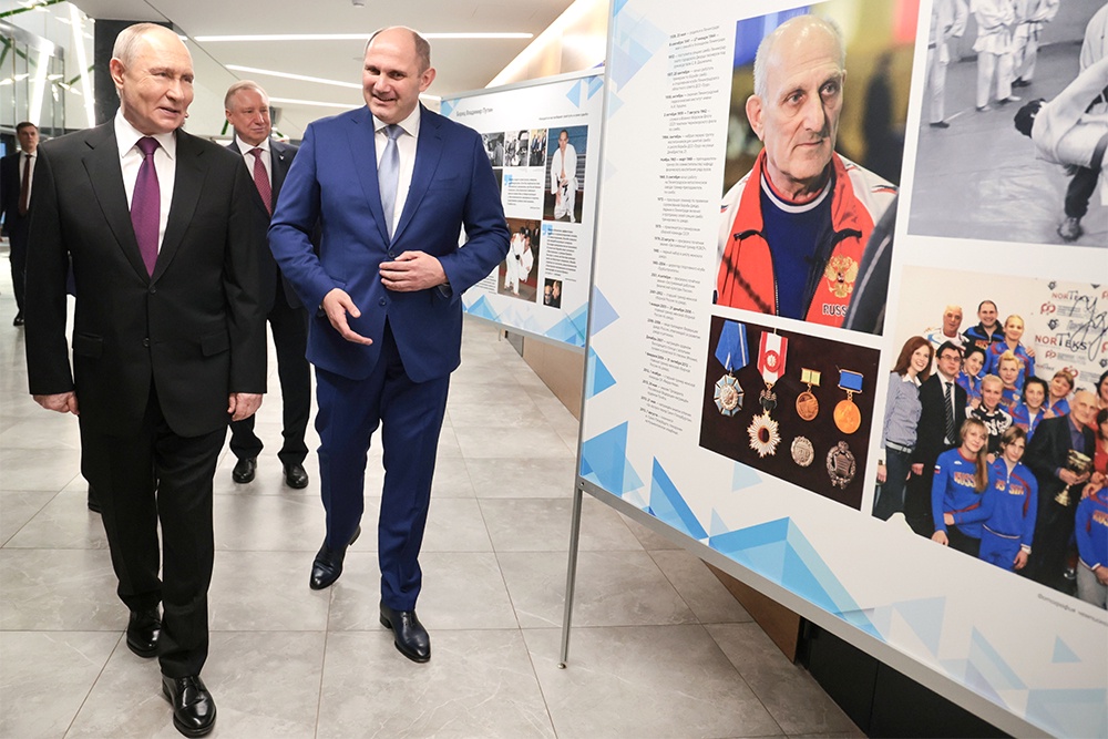 Отец Михаила Рахлина был первым тренером Владимира Путина по дзюдо. Сейчас школа олимпийского резерва носит имя Рахлина.