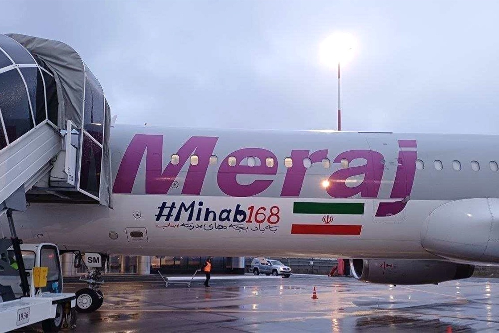 Глава МИД Ирана Аббас Аракчи прибыл в Россию на самолете с хэштегом "Минаб 168". Он нанесен на борт в память о 168 ученицах школы в Минабе, погибших при американо-израильском ударе 28 февраля.