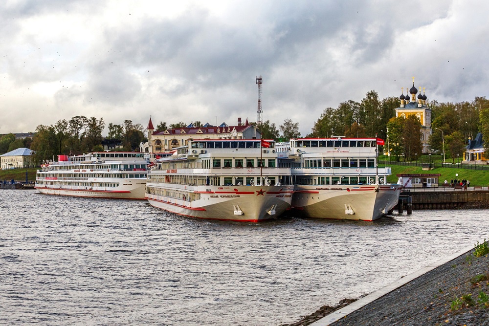 Круизные маршруты по Волге набирают популярность с каждым годом.