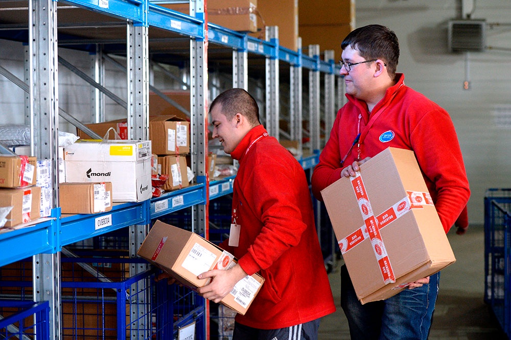 Картонные коробки подходят для переработки и при этом уже изготовлены из вторсырья.