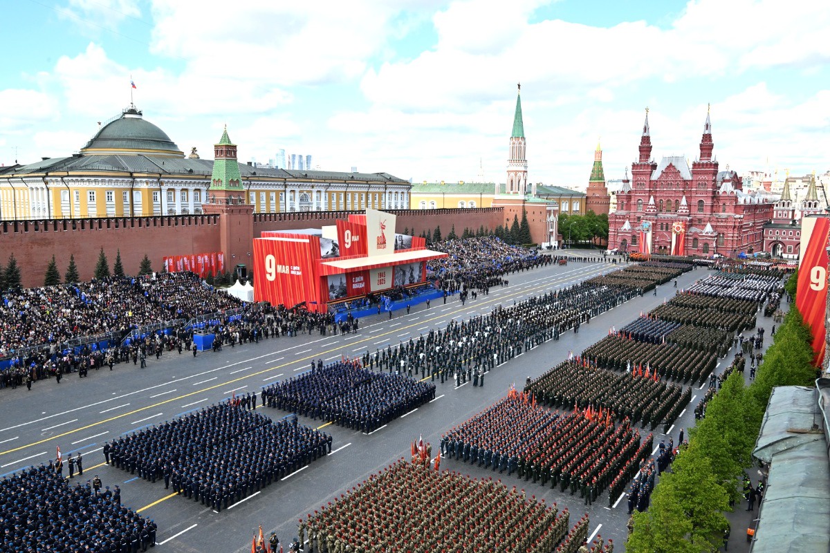 Парад Победы на Красной площади в 2026 году пройдет без участия военной техники и колонн суворовцев и кадетов.
