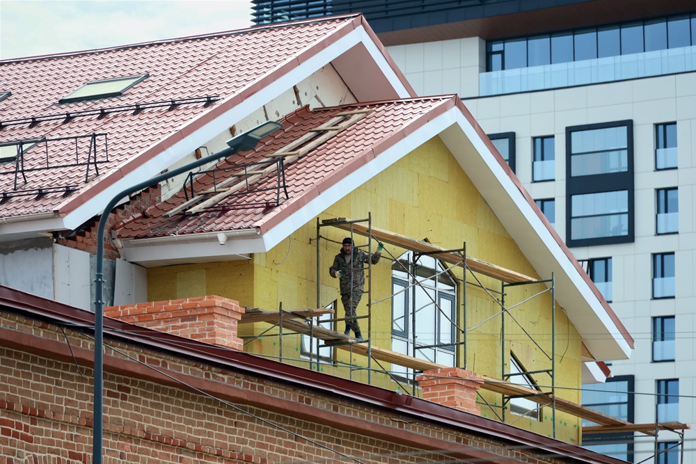 Пока малоэтажное и высотное домостроение воспринимаются как антагонисты.