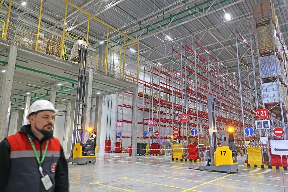 Современные складские комплексы во всех крупных городах в дефиците, поскольку востребованы бурно развивающимися маркетплейсами.