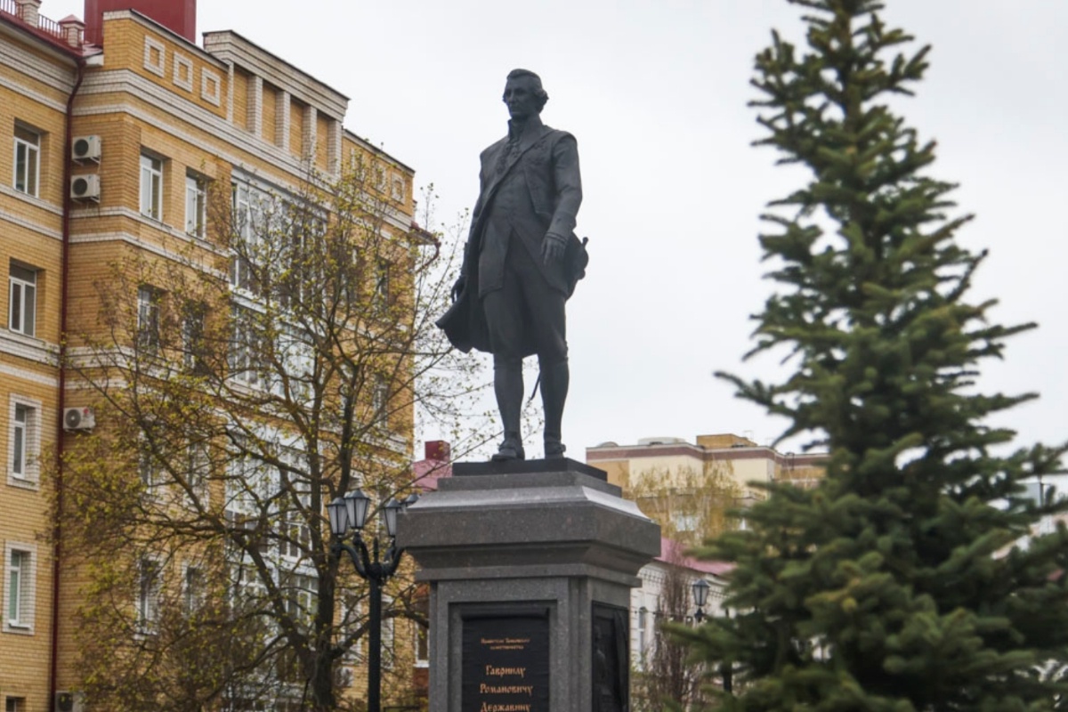 Памятник Гавриилу Державину в Тамбове.