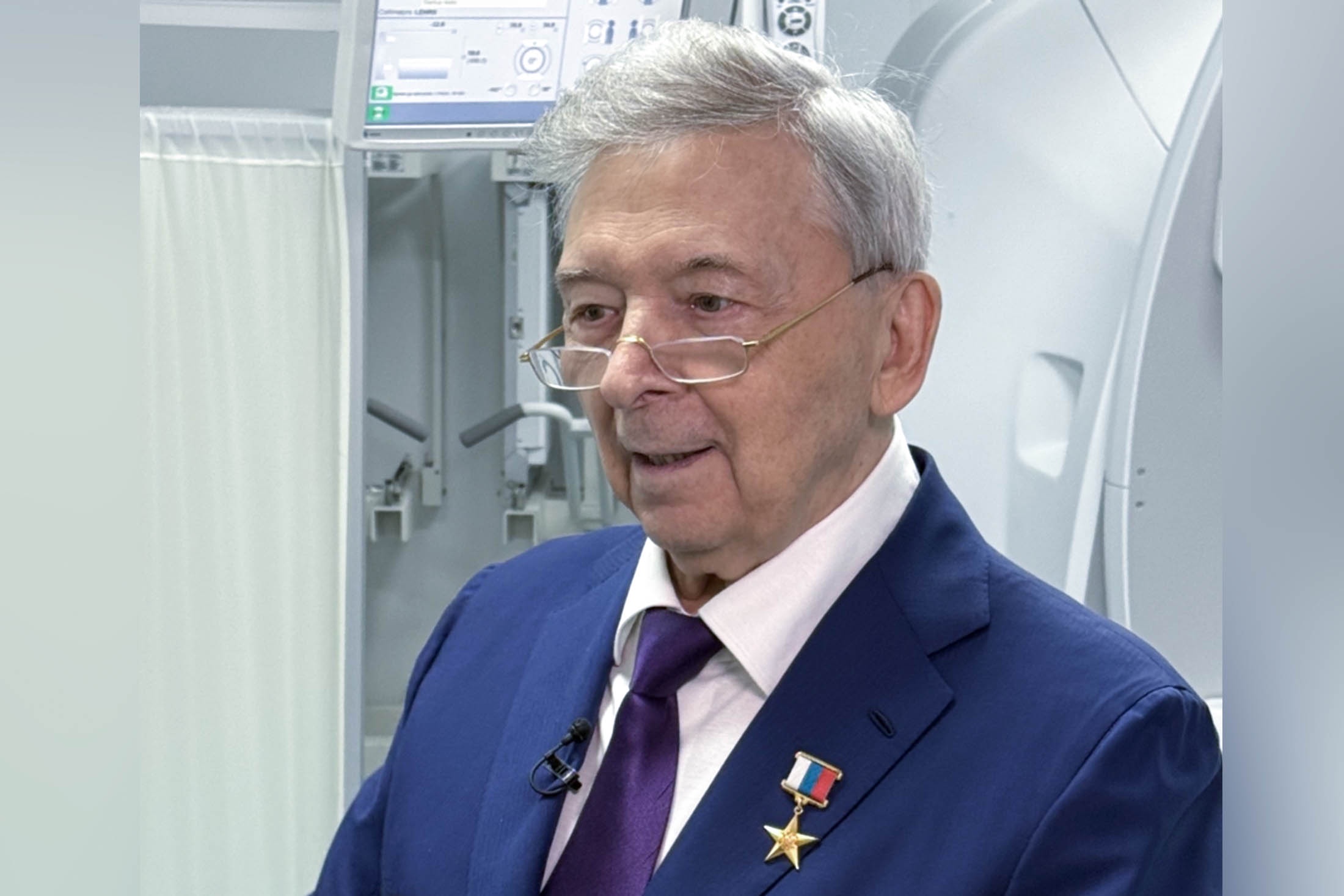 Академик Иван Иванович Дедов рассказал об инновационном методе лечения рака щитовидной железы. Академик Иван Иванович Дедов рассказал об инновационном методе лечения рака щитовидной железы.