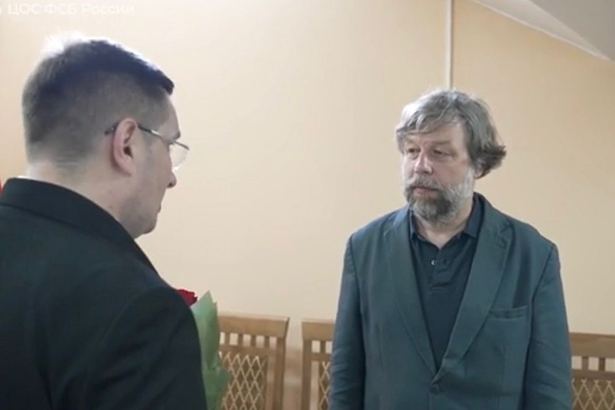 На границе Александра Бутягина встретил с цветами представитель Минска.