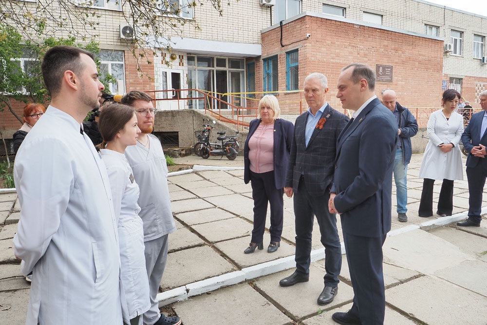 В Каланчакской ЦРБ Владимир Сальдо и Артем Здунов встретились с мордовскими врачами. В Каланчакской ЦРБ Владимир Сальдо и Артем Здунов встретились с мордовскими врачами.