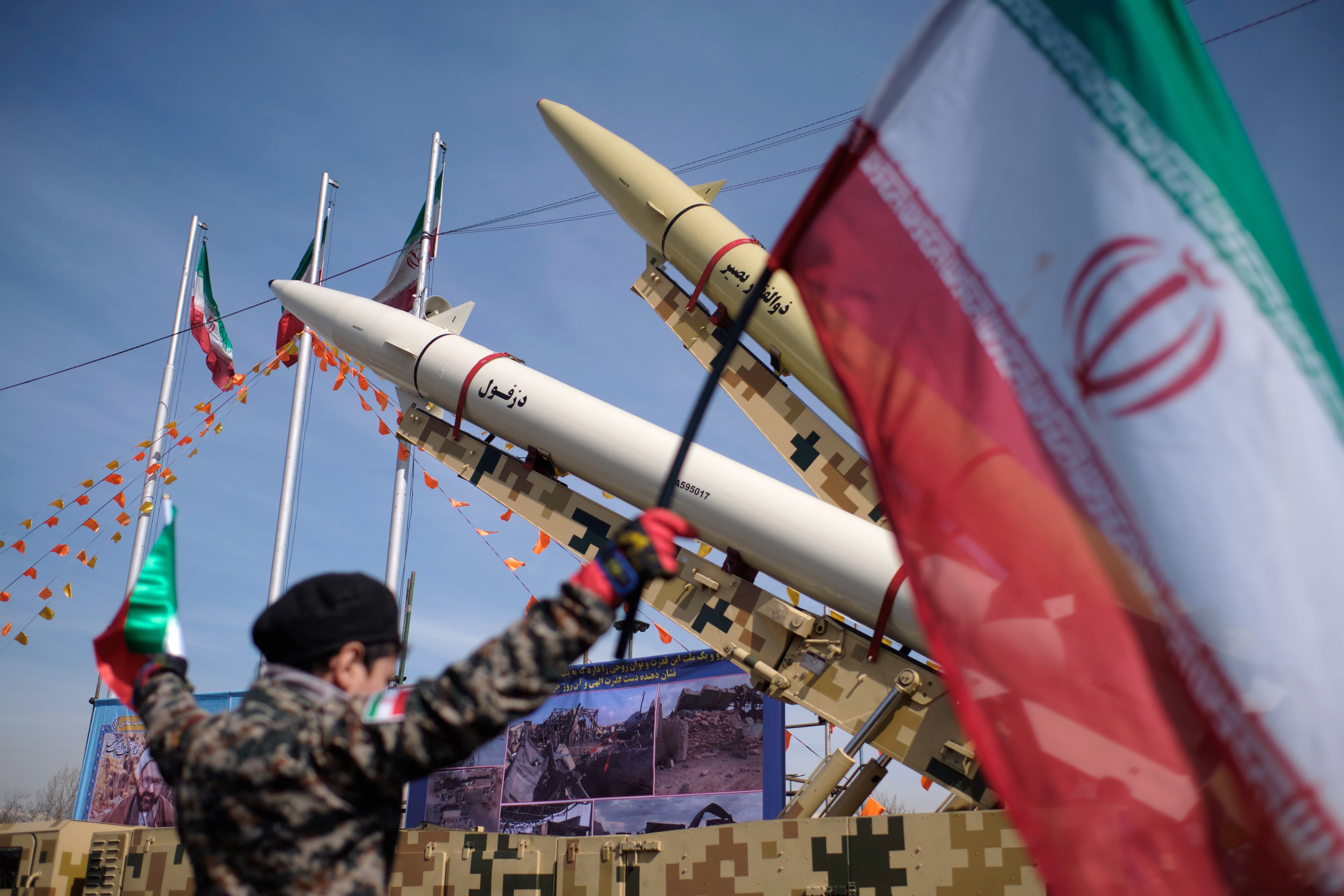 Ракеты на пусковых установках, используемые аэрокосмическими силами КСИР.  В Иране готовы атаковать американские корабли.
