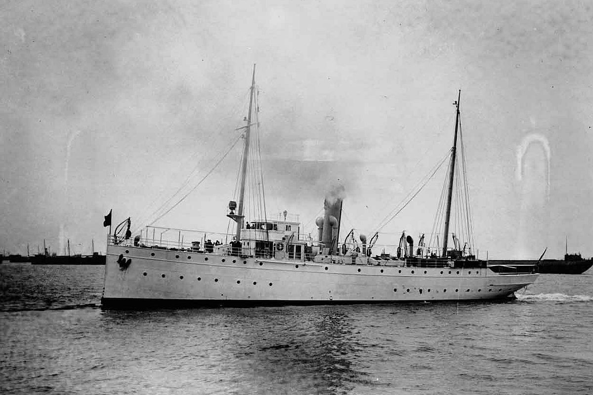 Историческая фотография катера береговой охраны "Тампа", который пропал в 1918 году.