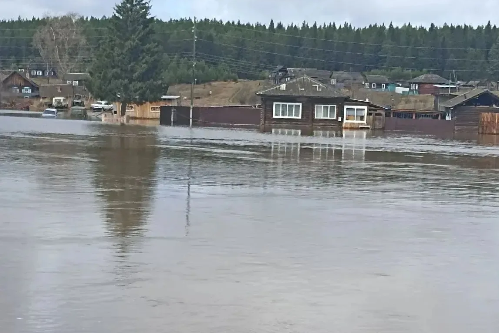 Вода в реке Усолка резко поднялась почти на метр. Вода в реке Усолка резко поднялась почти на метр.