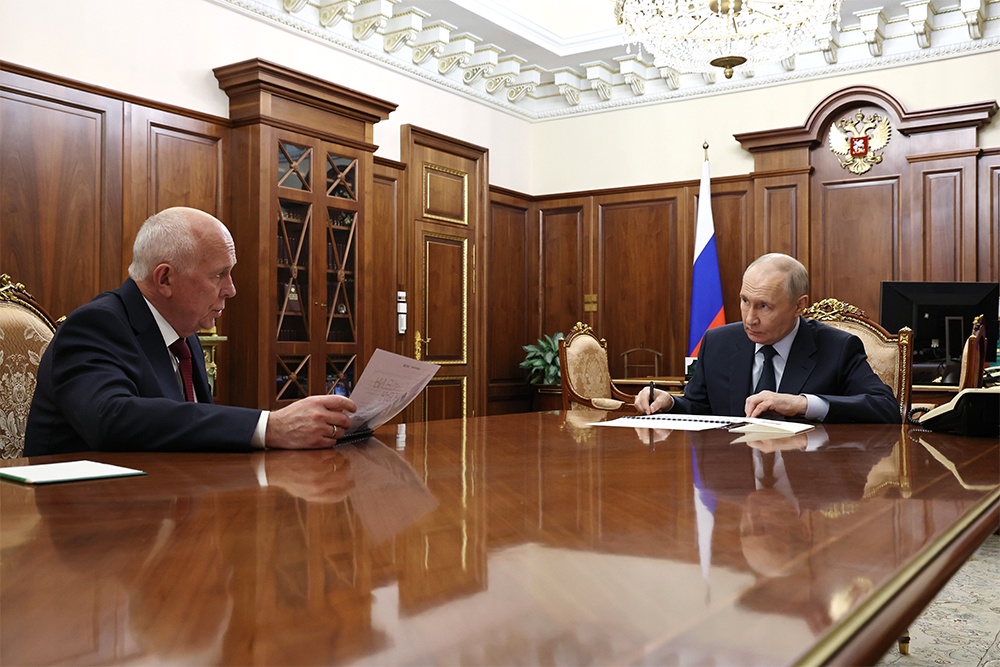 Сергей Чемезов рассказал президенту о планах ежегодно выпускать 70 тысяч кроссоверов Lada Azimut.