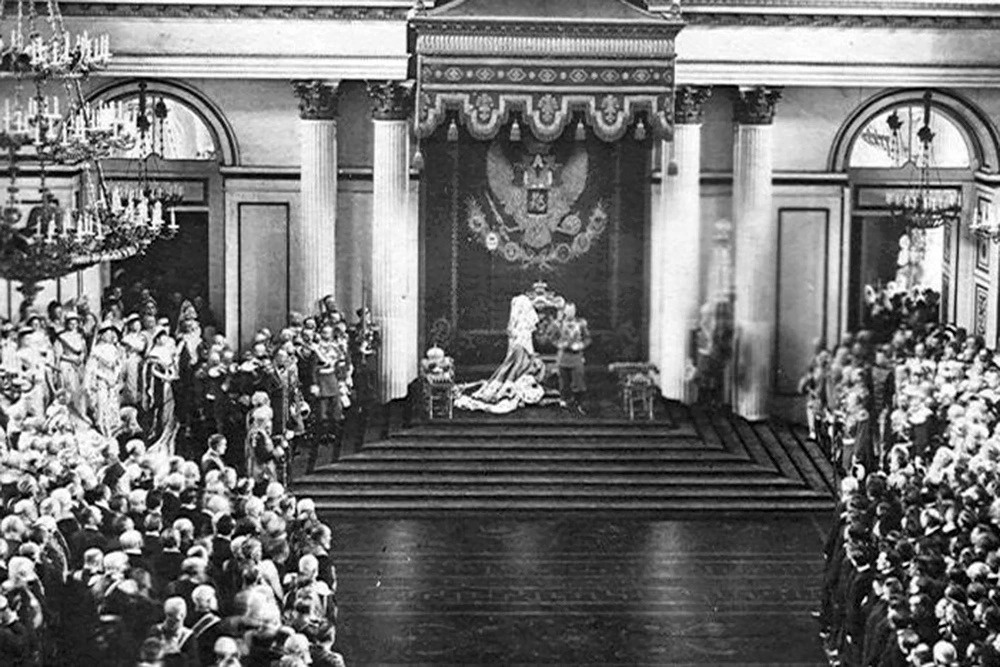 6 мая 1906 года (23 апреля по старому стилю) император принял решение о внесении текста Манифеста 17 октября 1905 года в Свод законов Российской империи. Манифест стал нормативным правовым актом.