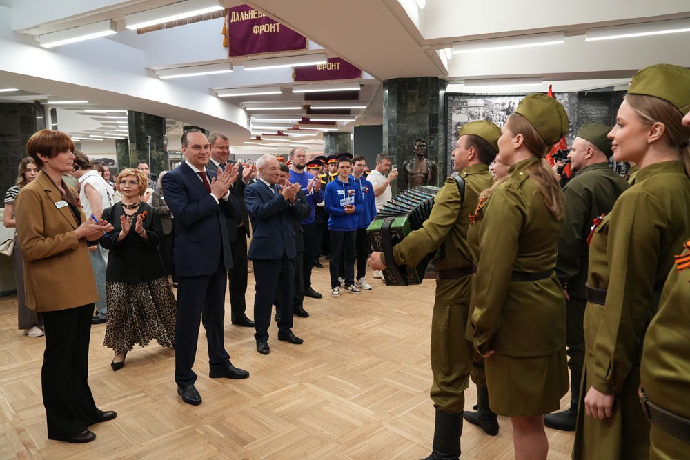 На церемонии открытия обновленного музея звучали песни военных лет. На церемонии открытия обновленного музея звучали песни военных лет.