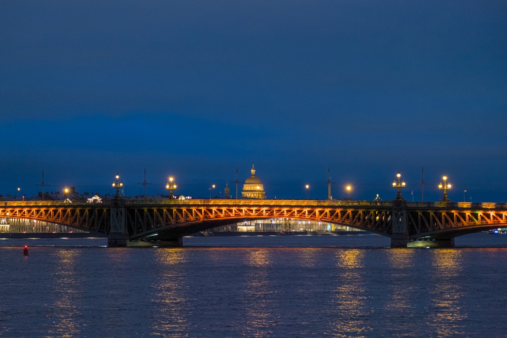 Три петербургских моста получат праздничную подсветку к Дню Победы. Три петербургских моста получат праздничную подсветку к Дню Победы.