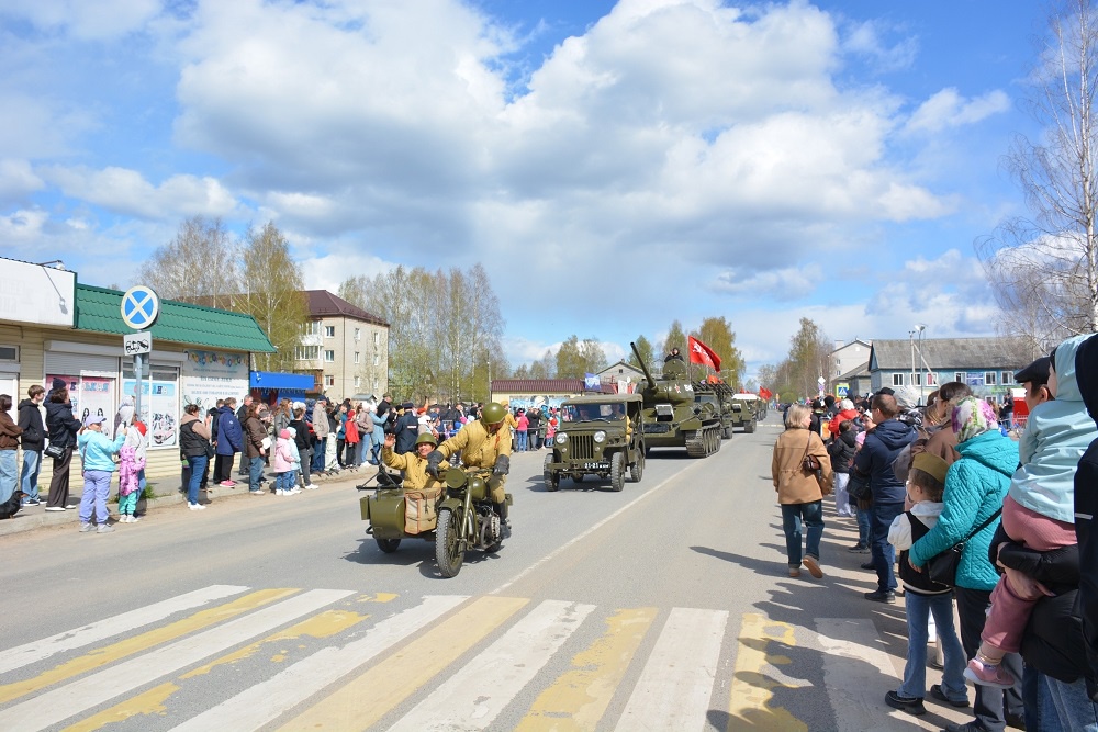 9 мая по архангельским селам прошла военная техника времен Великой Отечественной войны 9 мая по архангельским селам прошла военная техника времен Великой Отечественной войны