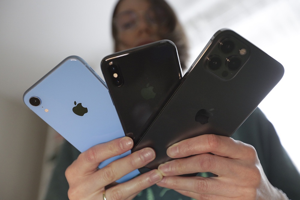 Лояльную Apple аудиторию не смущают урезанные возможности iPhone.