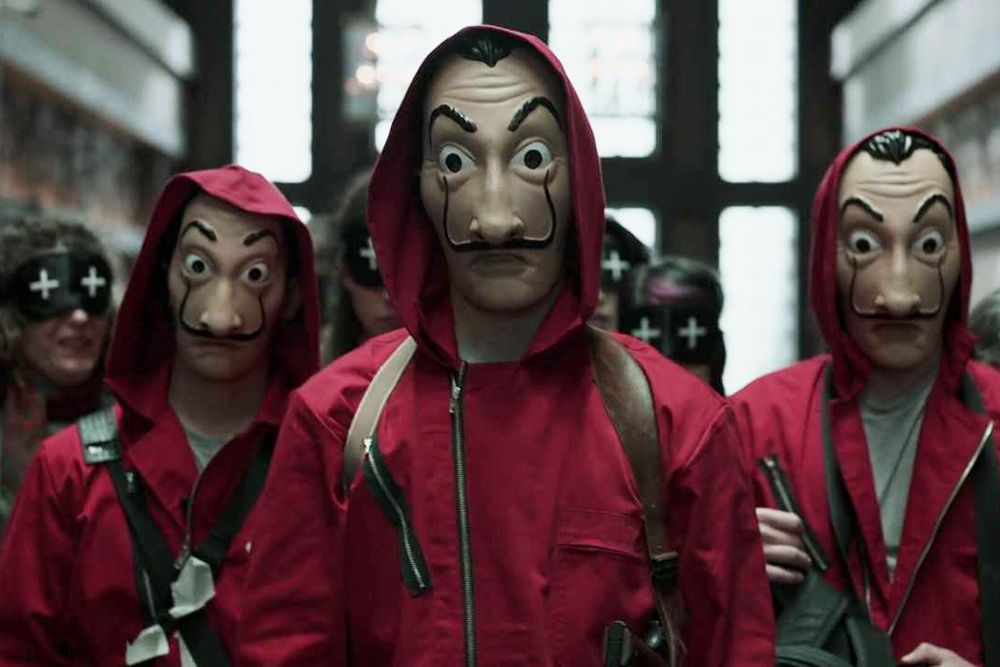 Кадр из сериала "Бумажный дом" (2017-2021)
