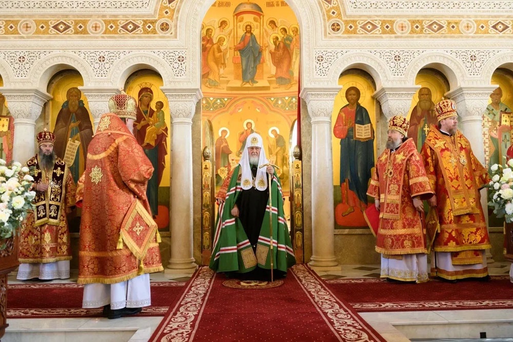 В дар приходу патриарх передал икону Александра Невского.