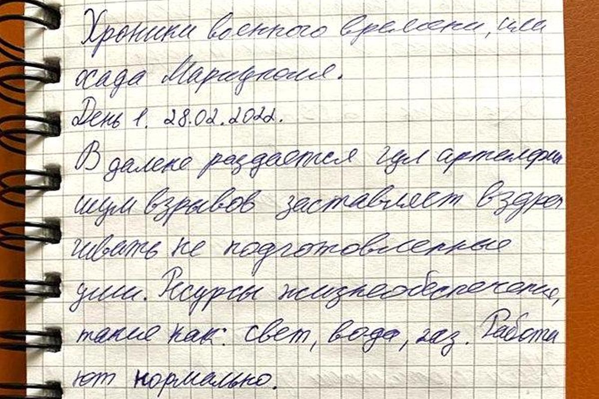 Александр Лисенков день за днем фиксировал происходящее в Мариуполе.