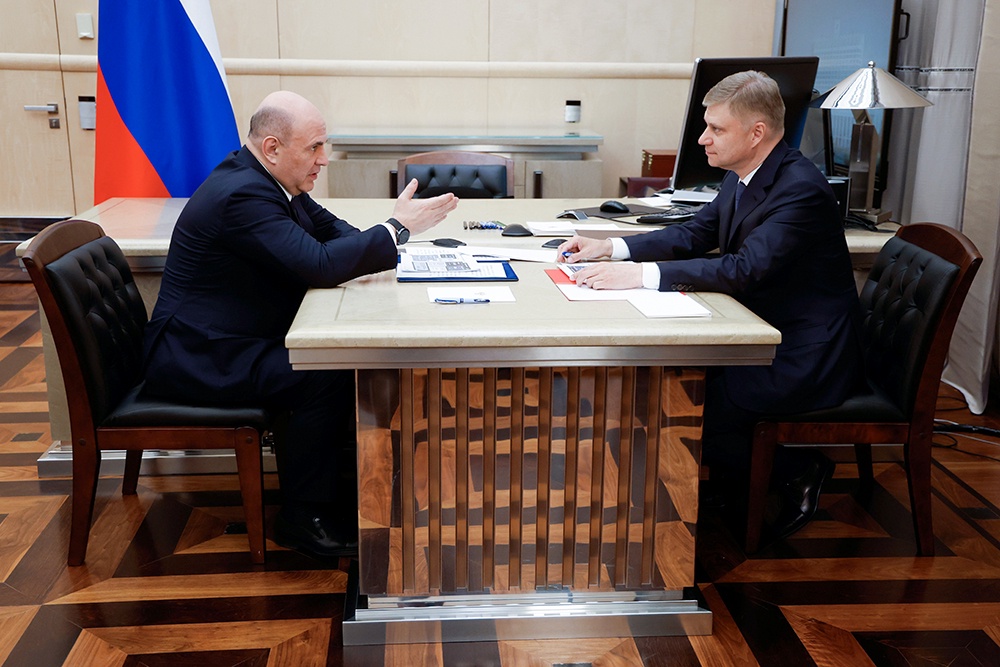 Михаил Мишустин поручил Олегу Белозерову держать строительство магистралей на личном контроле.