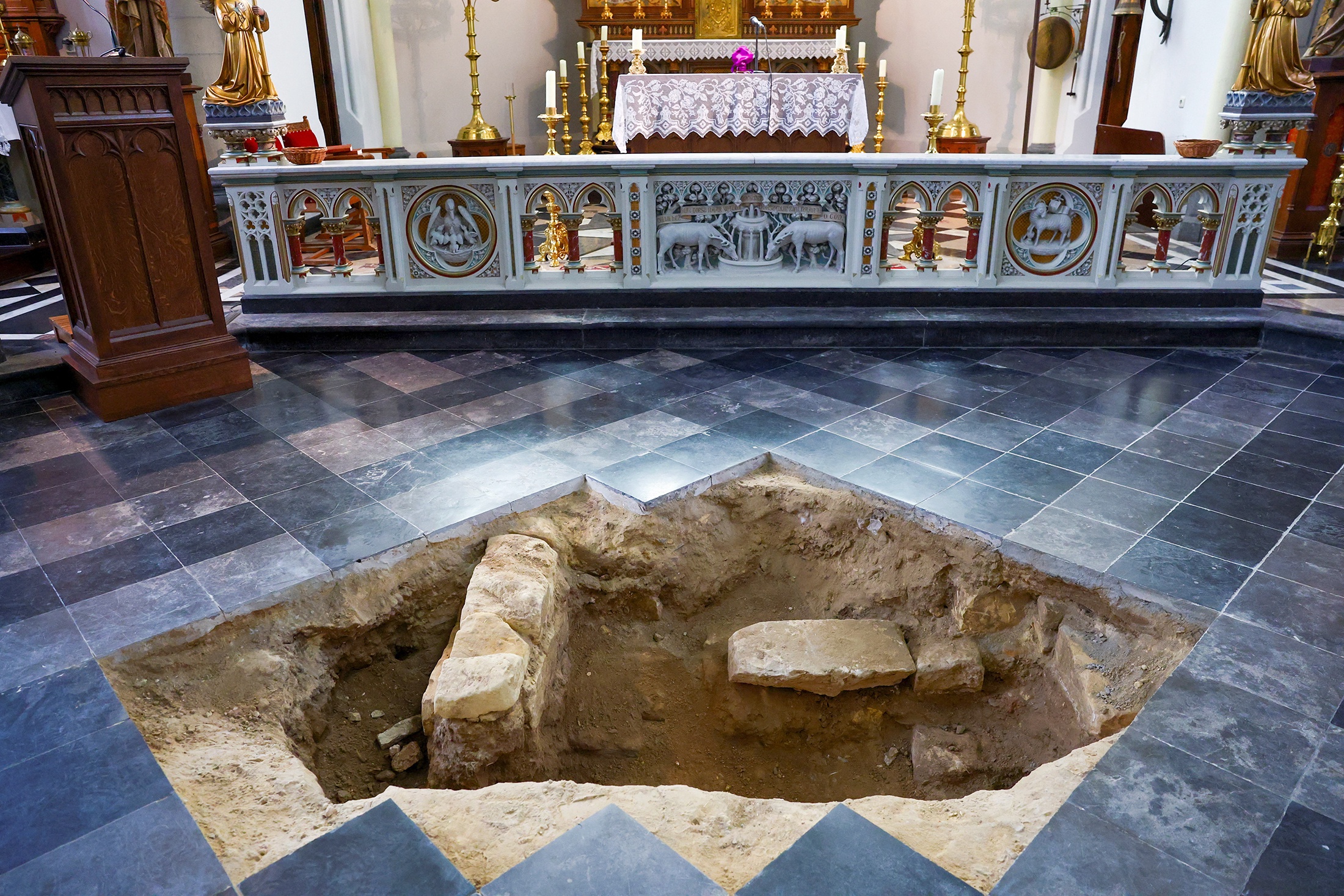 Церковь Петра и Павла (Petrus en Pauluskerk) в Маастрихте. Место, где обнаружили останки д'Артаньяна. Церковь Петра и Павла (Petrus en Pauluskerk) в Маастрихте. Место, где обнаружили останки д'Артаньяна.