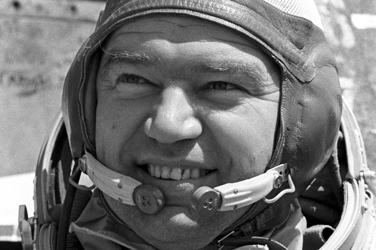 Бортинженер космического корабля "Союз-17" Георгий Михайлович Гречко. 1975