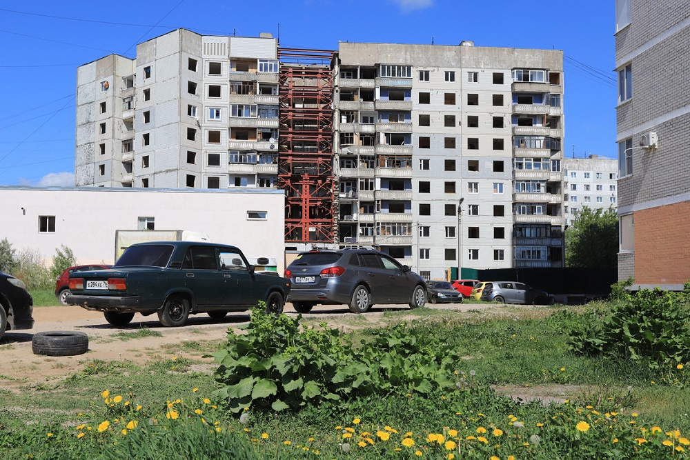 Расселить аварийный дом должны были еще пять лет назад.