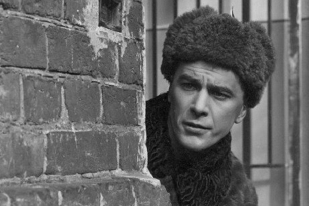 Актерством Константин Санников зарабатывал на жизнь в лихолетье Гражданской войны.