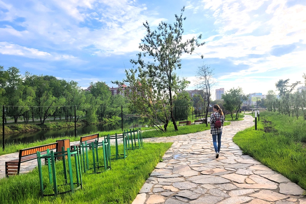 На месте снесенных ветхих домов на улице Пушкина разбита аллея.