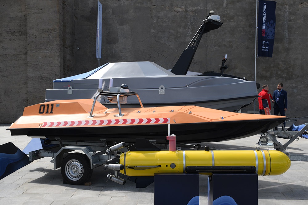 Безэкипажные катера на международном военно-морском салоне "Флот-2024" в Кронштадте.